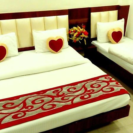 Hotel Golden Gate Ню Делхи Екстериор снимка