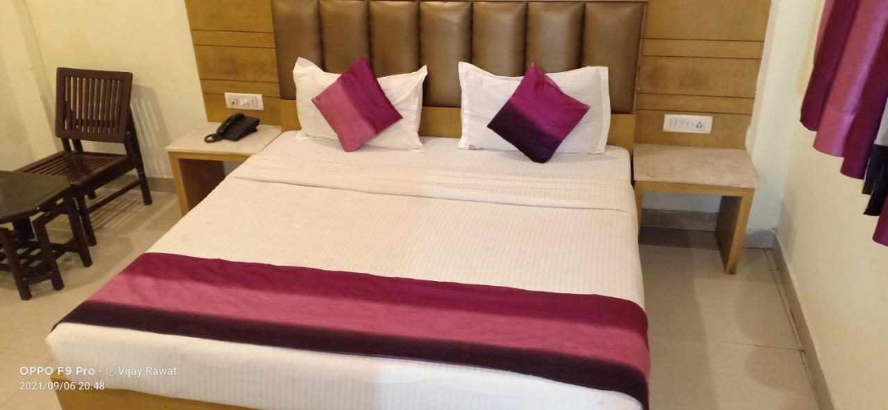 Hotel Golden Gate Ню Делхи Екстериор снимка