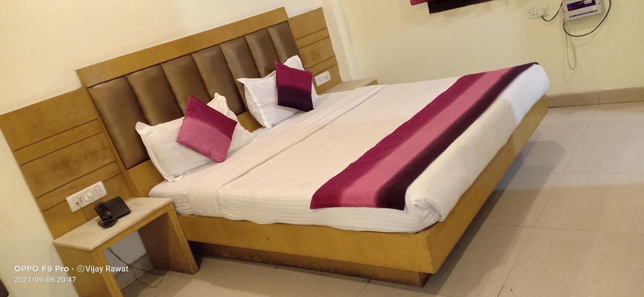 Hotel Golden Gate Ню Делхи Екстериор снимка