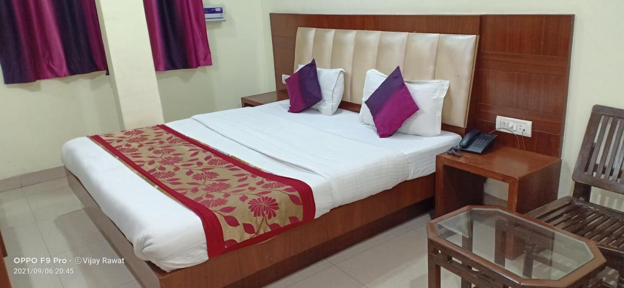 Hotel Golden Gate Ню Делхи Екстериор снимка