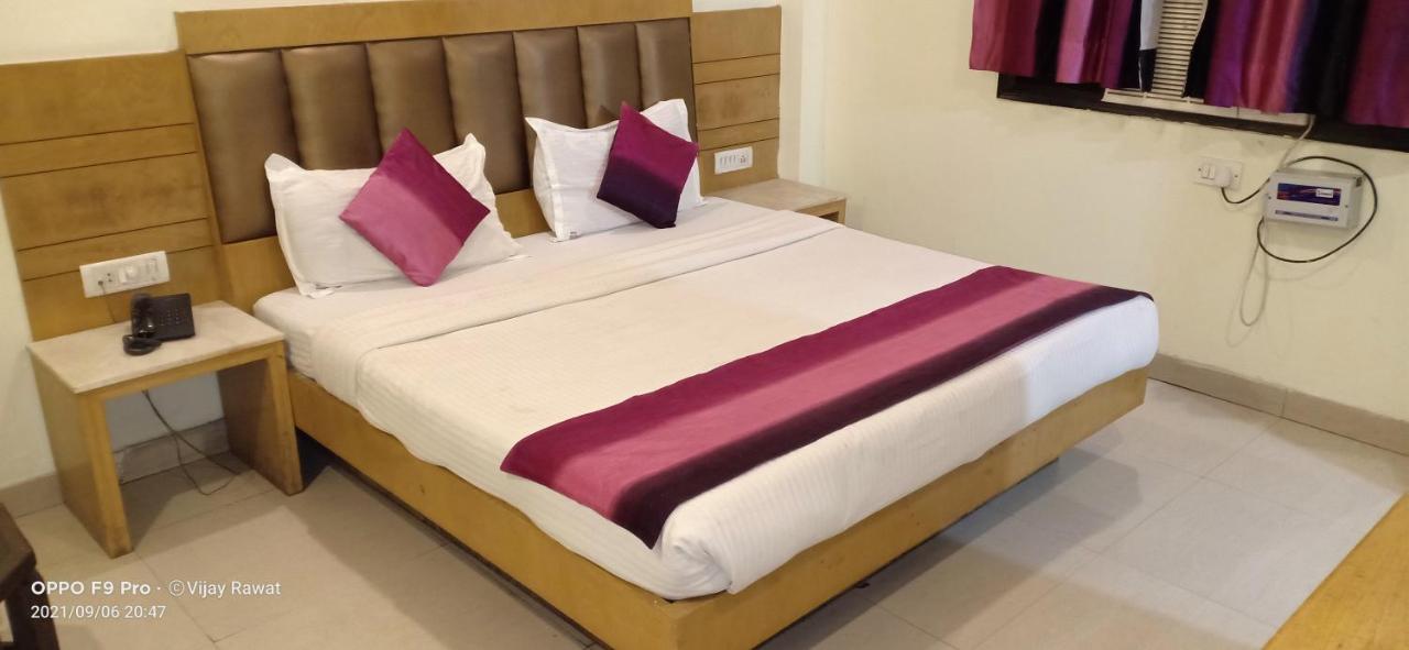 Hotel Golden Gate Ню Делхи Екстериор снимка