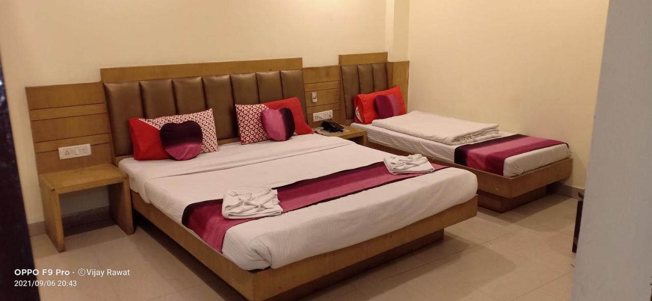 Hotel Golden Gate Ню Делхи Екстериор снимка
