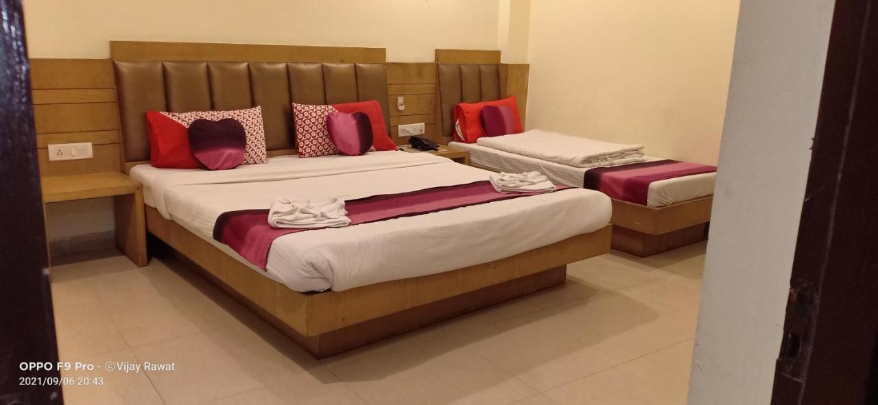 Hotel Golden Gate Ню Делхи Екстериор снимка