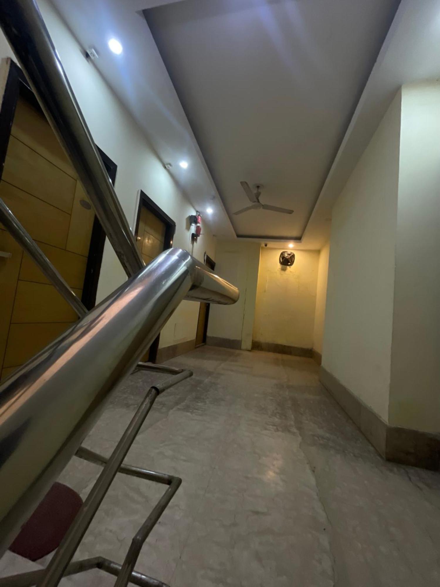Hotel Golden Gate Ню Делхи Екстериор снимка