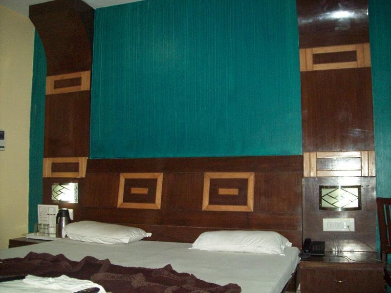 Hotel Golden Gate Ню Делхи Екстериор снимка